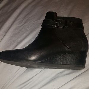 Giani Bernini black wedge booties